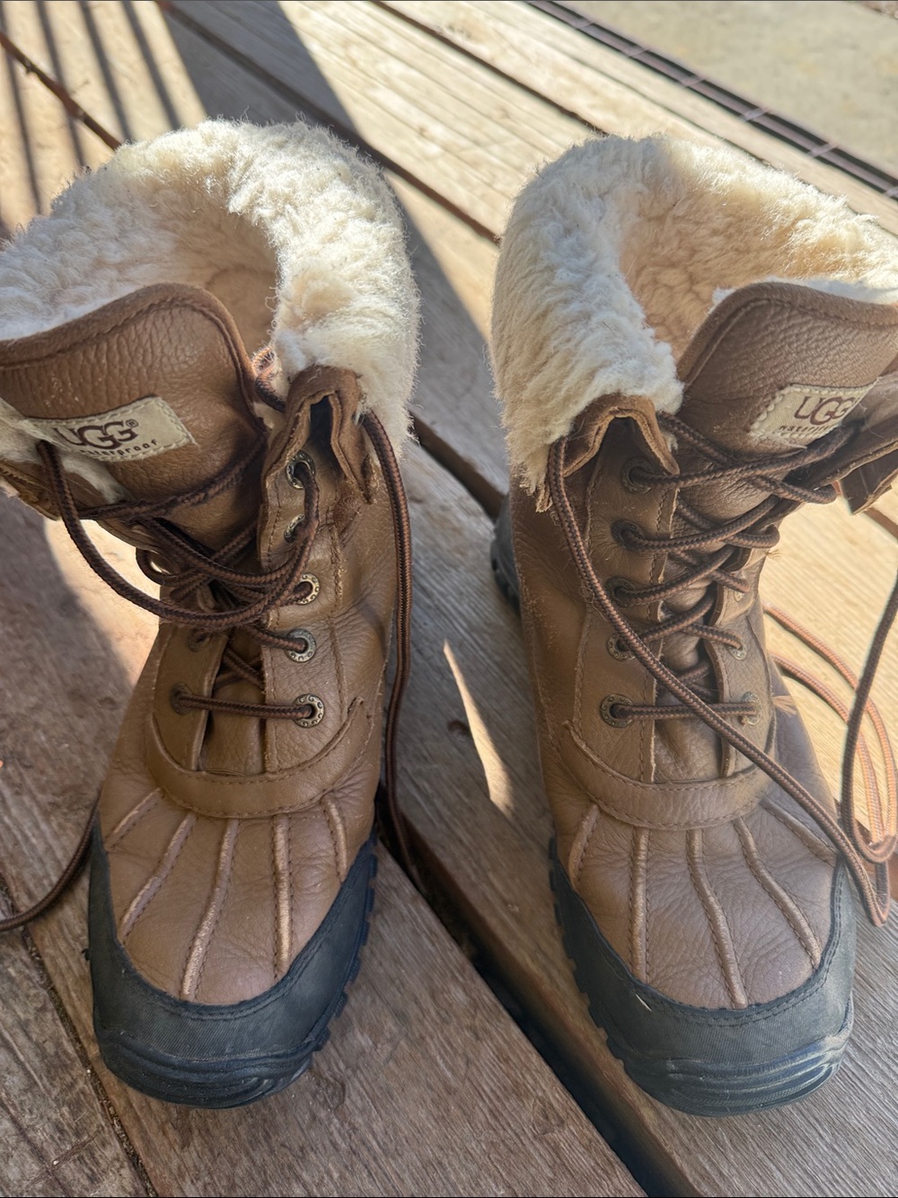 UGG Chestnut Brown Leather Shearling Lace-Up Winter Boots